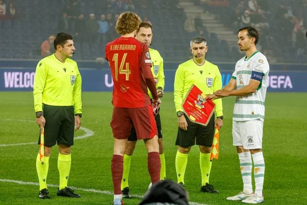 SALZBURG , 06-11-2025 , Red Bull Arena , season 2025 2026 , UEFA Europa League League phase . match between RB Salzburg and Go Ahead Eagles, Picture shows RB Salzburg player Maurits Kjaergaard and GA Eagles player Mats Deijl Salzburg - Go Ahead Eagles  x31889131x Copyright: