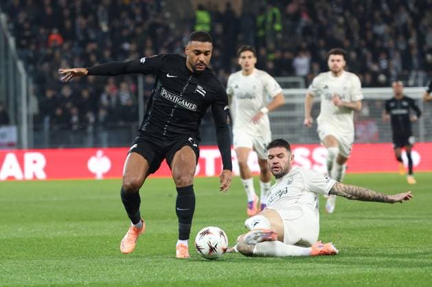 SOCCER - UEFA EL, Sturm vs Nottingham GRAZ,AUSTRIA,06.NOV.25 - SOCCER - UEFA Europa League, SK Sturm Graz vs Nottingham Forest. Image shows Maurice Malone (Sturm) and Morato (Nottingham).  GEPAxpictures xChrisxBauer