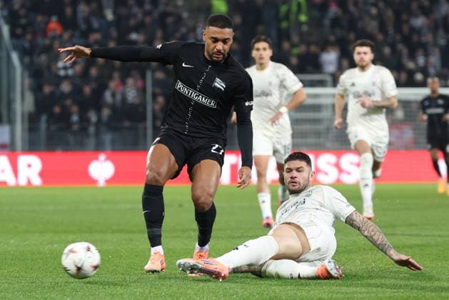 SOCCER - UEFA EL, Sturm vs Nottingham GRAZ,AUSTRIA,06.NOV.25 - SOCCER - UEFA Europa League, SK Sturm Graz vs Nottingham Forest. Image shows Maurice Malone (Sturm) and Morato (Nottingham).  GEPAxpictures xChrisxBauer