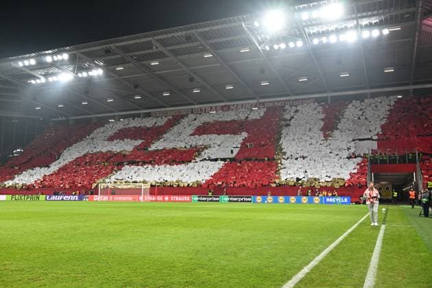 06 11 2025, xsltx, Football UEFA Conference League, FSV Mainz 05 AC Florence v l Mainz Fans Mood, Scarves, Emotions Choreography Choreography DFL DFB REGULATIONS PROHIBIT ANY USE OF PHOTOGRAPHS as IMAGE SEQUENCES and or QUASI VIDEO Mainz