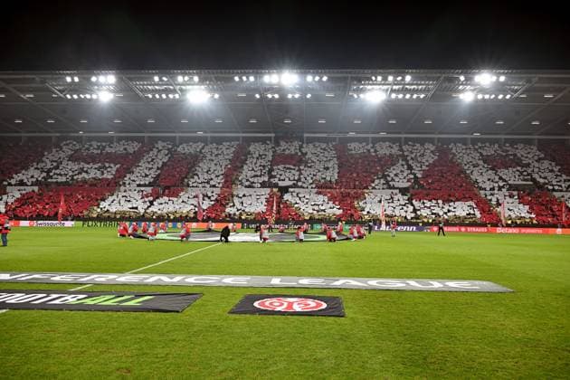 06 11 2025, xsltx, Football UEFA Conference League, FSV Mainz 05 AC Florence v l Mainz Fans Mood, Scarves, Emotions Choreography Choreography DFL DFB REGULATIONS PROHIBIT ANY USE OF PHOTOGRAPHS as IMAGE SEQUENCES and or QUASI VIDEO Mainz