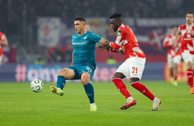06 11 2025, Football UEFA Conference League, 1 FSV Mainz 05 AC Florence, v l , Roberto Piccoli ACF Fiorentina , Danny Da Costa FSV Mainz 05 DFL DFB REGULATIONS PROHIBIT ANY USE OF PHOTOGRAPHS AS IMAGE SEQUENCES AND OR QUASI VIDEO xdcx Copyright: HMBxMedia Claus