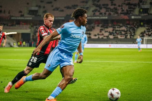 Football, UEFA Europa League 2025 26, Matchday 4 OGC Nice vs SC Freiburg Allianz Riviera Nice, France Junior Adamu SC Freiburg, 20 Melvin Bard OGC Nice, 26 Copyright: xJOERANxSTEINSIEKx