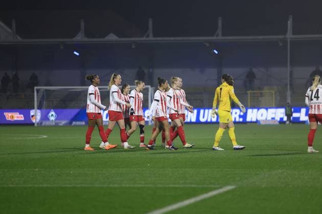 Luca Birkholz 23 SC Freiburg Women and Nia Szenk 19 SC Freiburg Women leave the pitch together GPFBL TSG Hoffenheim vs SC Freiburg on 06 11 2025 at Dietmar Hopp Stadion in Hoffenheim Players leave the pitch Copyright: xspeedshotx