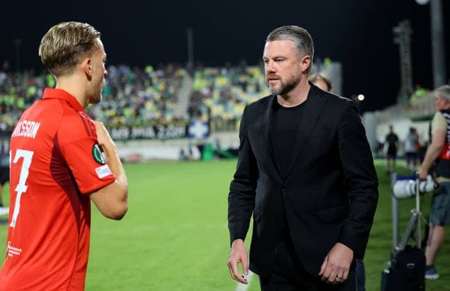 Jesper Karlsson of Aberdeen (left) with Aberdeen manager Jimmy Thelin before kick off AEK Larnaca v Aberdeen, UEFA Conference League, Group Stage, Football, AEK Arena, Larnaca, Cyprus - 06 Nov 2025Larnaca AEK Arena Cyprus EDITORIAL USE ONLY No use with unauthorised audio, video, data, fixture lists, club league logos or live services. Online in-match use limited to 120 images, no video emulation. No use in betting, games or single club league player publications. Copyright: xCharaxSavvides Shutterstockx 15642241at