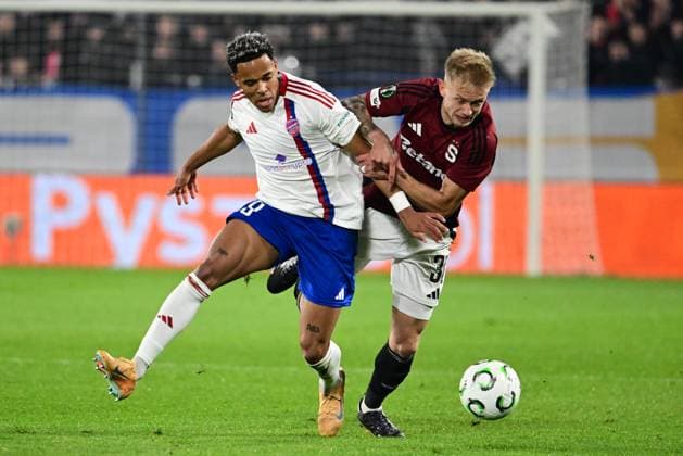 Michael Ameyaw of Rakow, left, and Jaroslav Zeleny of Sparta in action during the Football Conference League 3rd round match Sparta Praha vs Rakow Czestochowa, Prague, Czech Republic, November 6, 2025. (CTKxPhoto OndrejxDeml) CTKPhotoP2025110607867  CTKPhotoP2025110607867