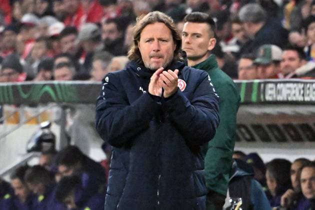 06 11 2025, xsltx, Football UEFA Conference League, FSV Mainz 05 AC Florence v l Coach Bo Henriksen FSV Mainz 05 DFL DFB REGULATIONS PROHIBIT ANY USE OF PHOTOGRAPHS as IMAGE SEQUENCES and or QUASI VIDEO Mainz