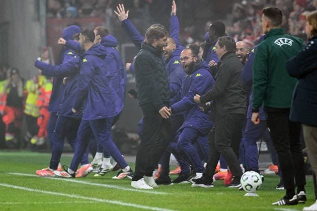06 11 2025, xsltx, Football UEFA Conference League, FSV Mainz 05 AC Florence v l Goal celebration after the 0 1 at coach Daniele Galloppa AC Florence DFL DFB REGULATIONS PROHIBIT ANY USE OF PHOTOGRAPHS as IMAGE SEQUENCES and or QUASI VIDEO Mainz