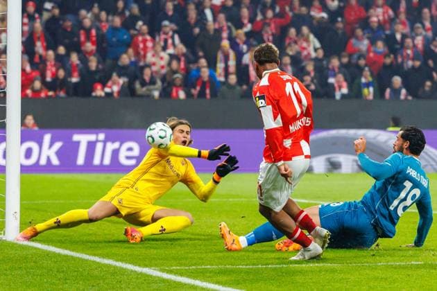UECL 1 FSV Mainz 05 AC Florence From a very acute angle Armindo Sieb 1 FSV Mainz 05, 11 shoots past Tommaso Martinelli AC Florence, Fiorentina, 30 , but also past the goal in the UEFA Conference League match between 1 FSV Mainz 05 and AC Florence on matchday 3 at the MEWA Arena Mainz on 06 11 2025 Copyright: xBEAUTIFULxSPORTS Hahnex