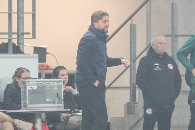 Interim coach Daniele Galloppa AC Florence 06 11 2025 1 FSV Mainz 05 vs AC Florence MEWA Arena, Europa Conference League