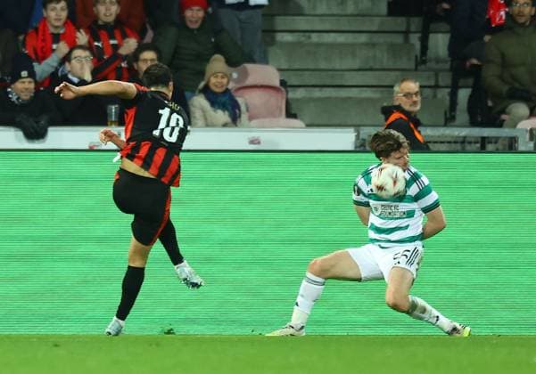 Anthony Ralston of Celtic is hit by the ball by Cho Gue-Sung of FC Midtjylland Midtjylland vs Celtic, UEFA Europa League, Group Stage, Football, MCH Arena, Herning, Denmark - 06 Nov 2025Herning MCH Arena Denmark EDITORIAL USE ONLY No use with unauthorised audio, video, data, fixture lists, club league logos or live services. Online in-match use limited to 120 images, no video emulation. No use in betting, games or single club league player publications.  Copyright: xMichaelxZemanek Shutterstockx 15642247p