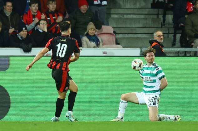 Anthony Ralston of Celtic is hit by the ball by Cho Gue-Sung of FC Midtjylland Midtjylland vs Celtic, UEFA Europa League, Group Stage, Football, MCH Arena, Herning, Denmark - 06 Nov 2025Herning MCH Arena Denmark EDITORIAL USE ONLY No use with unauthorised audio, video, data, fixture lists, club league logos or live services. Online in-match use limited to 120 images, no video emulation. No use in betting, games or single club league player publications.  Copyright: xMichaelxZemanek Shutterstockx 15642247q