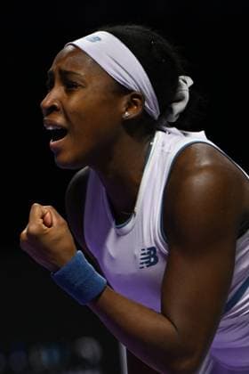 2025 WTA, Tennis Damen Finals RIYADH, SAUDI ARABIA - NOVEMBER 6: Coco Gauff of the United States plays against Aryna Sabalenka (not seen) during their final group-stage match, with a place in the semi-finals on the line, on Day 6 of the 2025 WTA Finals, part of the Hologic WTA Tour, at King Saud University Indoor Arena in Riyadh, Saudi Arabia, on November 6, 2025. Artur Widak Anadolu Riyadh Saudi Arabia. Editorial use only. Please get in touch for any other usage.  Copyright: x2025xAnadoluxArturxWidakx