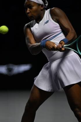2025 WTA, Tennis Damen Finals RIYADH, SAUDI ARABIA - NOVEMBER 6: Coco Gauff of the United States plays against Aryna Sabalenka (not seen) during their final group-stage match, with a place in the semi-finals on the line, on Day 6 of the 2025 WTA Finals, part of the Hologic WTA Tour, at King Saud University Indoor Arena in Riyadh, Saudi Arabia, on November 6, 2025. Artur Widak Anadolu Riyadh Saudi Arabia. Editorial use only. Please get in touch for any other usage.  Copyright: x2025xAnadoluxArturxWidakx