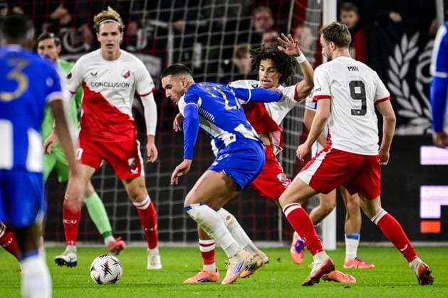 UTRECHT - (l-r) Deniz Gül of FC Porto, Gjivai Zechiel of FC Utrecht, David Min of FC Utrecht during the UEFA Europa League match between FC Utrecht and FC Porto at the Galgenwaard Stadium on November 6, 2025, in Utrecht, Netherlands. ANP OLAF KRAAK UEFA Europa League 2025-2026 xVIxANPxSportx xxANPxIVx 541409003 originalFilename: 541409003.jpg