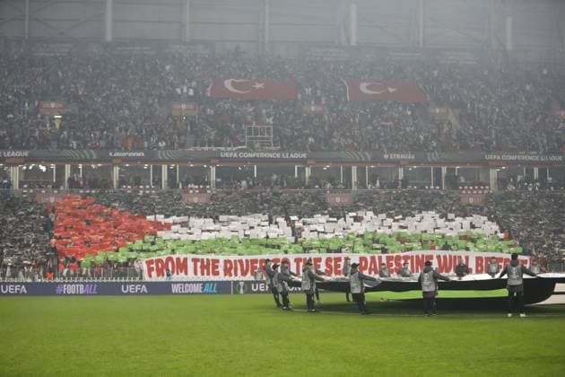 Samsunspor v Hamrun Spartans - UEFA Conference League SAMSUN, TURKIYE - NOVEMBER 6: Samsunspor fans form a choreography in the shape of the Palestinian flag during the UEFA Conference League week 3 match between Samsunspor and Hamrun Spartans at Yeni 19 Mayis Stadium in Samsun, Turkiye, on November 6, 2025. Fatih Mehmet Kurkcu Anadolu Samsun Turkey. Editorial use only. Please get in touch for any other usage.  Copyright: x2025xAnadoluxFatihxMehmetxKurkcux