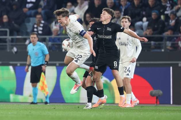SOCCER - UEFA EL, Sturm vs Nottingham GRAZ,AUSTRIA,06.NOV.25 - SOCCER - UEFA Europa League, SK Sturm Graz vs Nottingham Forest. Image shows Ryan Yates (Nottingham) and Filip Jan Rozga (Sturm).  GEPAxpictures xChrisxBauer