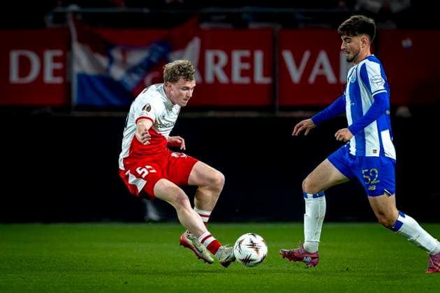 FC Utrecht defender Derry John Murkin, FC Porto defender Martim Fernades during the match FC Utrecht vs FC Porto at the Stadion Galgenwaard for the Europa League - League phase - Matchday 4 season 2025-2026 in UTRECHT, Netherlands on 6 november 2025, (photo by Marcel van Dorst EYE4images DeFodi Images) FC Utrecht defender Derry John Murkin, FC Porto defender Martim Fernades during the match FC Utrecht vs FC Porto at the Stadion Galgenwaard for the Europa League League phase Matchday 4 season 2025 2026 in UTRECHT, Netherlands on 6 november 2025, photo by Marcel van Dorst EYE4images DeFodi Images