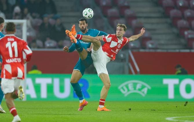 06 11 2025, Football UEFA Conference League, 1 FSV Mainz 05 AC Florence, v l , Pablo Mari ACF Fiorentina , Nelson Weiper FSV Mainz 05 DFL DFB REGULATIONS PROHIBIT ANY USE OF PHOTOGRAPHS AS IMAGE SEQUENCES AND OR QUASI VIDEO xdcx Copyright: HMBxMedia Claus