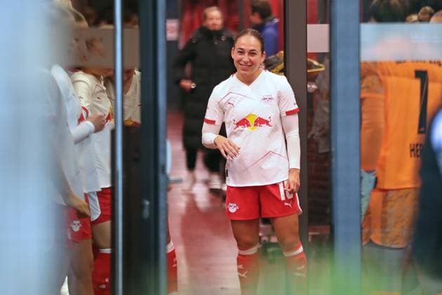 Google Pixel Frauen Bundesliga, RB Leipzig FC Carl Zeiss Jena 06 11 2025 Gina Chmielinski 10, RB Leipzig Fußball, Google Pixel Frauen Bundesliga, Saison 2025 2026, 9 Spieltag RB Leipzig vs FC Carl Zeiss Jena am 06 11 2025, Trainingszentrum Cottaweg, Leipzig DFB REGULATIONS PROHIBIT ANY USE OF PHOTOGRAPHS AS IMAGE SEQUENCES AND OR QUASI VIDEO Copyright: xBEAUTIFULxSPORTS JanxKaeferx