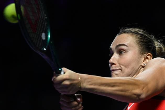 2025 WTA, Tennis Damen Finals RIYADH, SAUDI ARABIA - NOVEMBER 6: Aryna Sabalenka of Belarus plays against Coco Gauff (not seen) of the United States during their final group-stage match, with a place in the semi-finals on the line, on Day 6 of the 2025 WTA Finals, part of the Hologic WTA Tour, at King Saud University Indoor Arena in Riyadh, Saudi Arabia, on November 6, 2025. Artur Widak Anadolu Riyadh Saudi Arabia. Editorial use only. Please get in touch for any other usage.  Copyright: x2025xAnadoluxArturxWidakx
