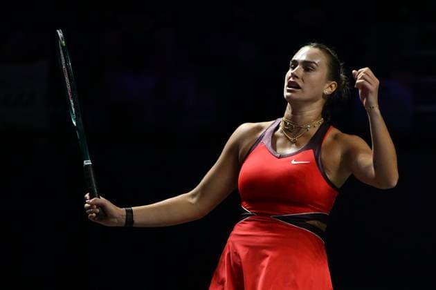 2025 WTA, Tennis Damen Finals RIYADH, SAUDI ARABIA - NOVEMBER 6: Aryna Sabalenka of Belarus plays against Coco Gauff (not seen) of the United States during their final group-stage match, with a place in the semi-finals on the line, on Day 6 of the 2025 WTA Finals, part of the Hologic WTA Tour, at King Saud University Indoor Arena in Riyadh, Saudi Arabia, on November 6, 2025. Artur Widak Anadolu Riyadh Saudi Arabia. Editorial use only. Please get in touch for any other usage.  Copyright: x2025xAnadoluxArturxWidakx