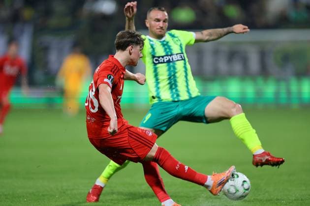 Dylan Lobban of Aberdeen in action against Dorde Ivanovic of AEK Larnaca AEK Larnaca v Aberdeen, UEFA Conference League, Group Stage, Football, AEK Arena, Larnaca, Cyprus - 06 Nov 2025Larnaca AEK Arena Cyprus EDITORIAL USE ONLY No use with unauthorised audio, video, data, fixture lists, club league logos or live services. Online in-match use limited to 120 images, no video emulation. No use in betting, games or single club league player publications. Copyright: xCharaxSavvides Shutterstockx 15642241ay