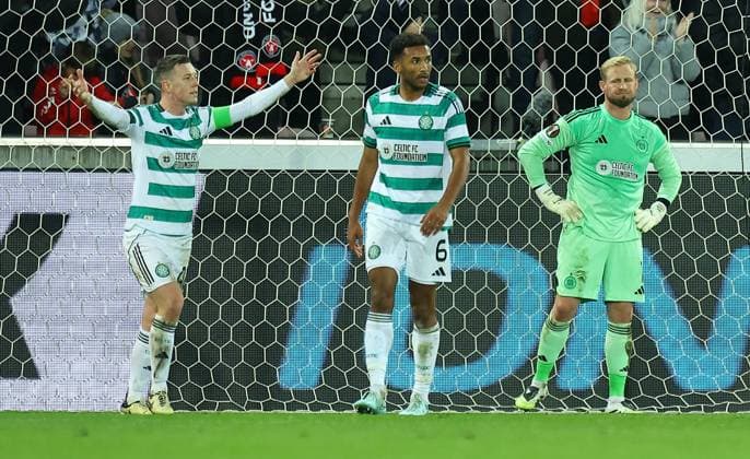 Kasper Schmeichel of Celtic reacts after conceding 1st goal Midtjylland vs Celtic, UEFA Europa League, Group Stage, Football, MCH Arena, Herning, Denmark - 06 Nov 2025Herning MCH Arena Denmark EDITORIAL USE ONLY No use with unauthorised audio, video, data, fixture lists, club league logos or live services. Online in-match use limited to 120 images, no video emulation. No use in betting, games or single club league player publications.  Copyright: xMichaelxZemanek Shutterstockx 15642247u