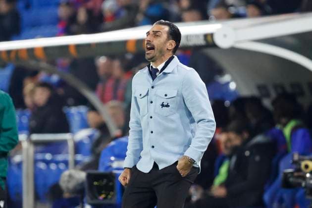 Elias Charalambous FCSB Bucharest, Coach , Switzerland, Football, UEFA Europa League, Matchday 4, 2025 2026, FC Basel vs FCSB Bucharest, 06 11 2025, Sankt Jakob Park, Basel, Switzerland Basel Sankt Jakob Park Canton Basel City Switzerland Copyright: xGrantxHubbsx