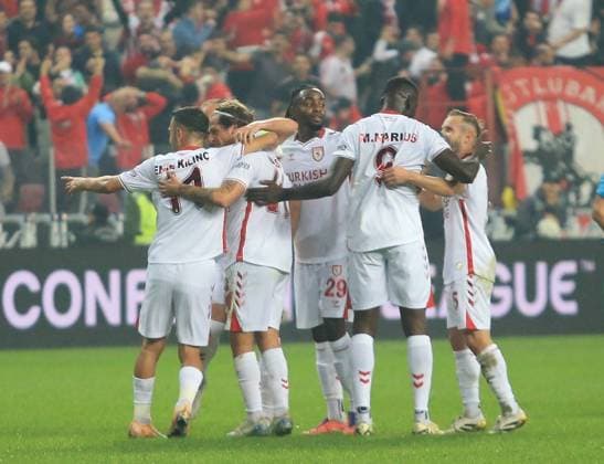 Samsunspor v Hamrun Spartans - UEFA Conference League SAMSUN, TURKIYE - NOVEMBER 6: Players of Samsunspor celebrate after scoring a goal during the UEFA Conference League week 3 match between Samsunspor and Hamrun Spartans at Yeni 19 Mayis Stadium in Samsun, Turkiye, on November 6, 2025. Recep Bilek Anadolu Samsun Turkey. Editorial use only. Please get in touch for any other usage.  Copyright: x2025xAnadoluxRecepxBilekx