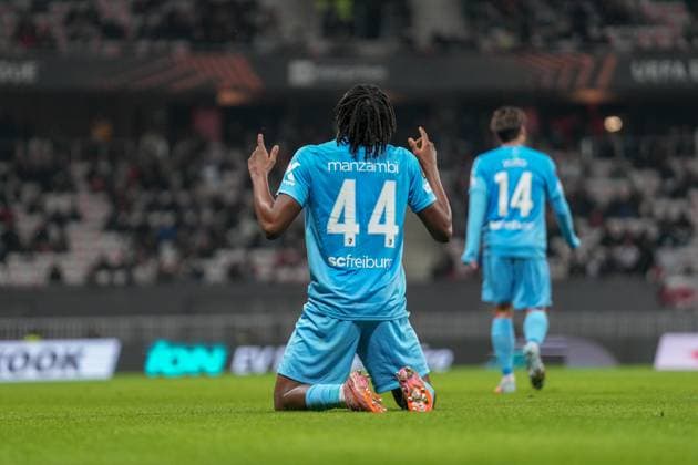 Johan Manzambi SC Freiburg, 44 Goal celebration, Emotions, Goal shot, Goal, Goal, Goal, France, Football, UEFA Europa League, Matchday 4, League phase, 2025 2026, OGC Nice vs SC Freiburg, 06 11 2025, Allianz Riviera, Nice, France Nice Allianz Riviera Provence Alpes Côte d Azur, Cô France Copyright: xArnexAmbergx