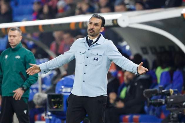 Elias Charalambous FCSB Bucharest, Coach , Switzerland, Football, UEFA Europa League, Matchday 4, 2025 2026, FC Basel vs FCSB Bucharest, 06 11 2025, Sankt Jakob Park, Basel, Switzerland Basel Sankt Jakob Park Canton Basel City Switzerland Copyright: xGrantxHubbsx