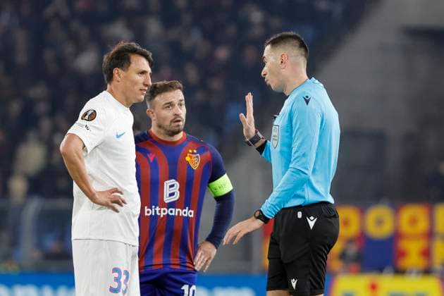 Risto Radunovic FCSB Bucharest, 33 , Xherdan Shaqiri FC Basel, 10 and referee Juxhin Xhaja ALB in dialog , Switzerland, Football, UEFA Europa League, Matchday 4, 2025 2026, FC Basel vs FCSB Bucharest, 06 11 2025, Sankt Jakob Park, Basel, Switzerland Basel Sankt Jakob Park Canton Basel City Switzerland Copyright: xGrantxHubbsx