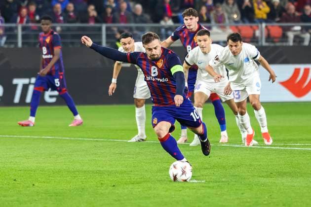 Penalty for 1-0 by Xherdan Shaqiri FC Basel, 10 , Switzerland, Football, UEFA Europa League, Matchday 4, 2025 2026, FC Basel vs FCSB Bucharest, 06 11 2025, Sankt Jakob Park, Basel, Switzerland Basel Sankt Jakob Park Canton Basel City Switzerland Copyright: xGrantxHubbsx