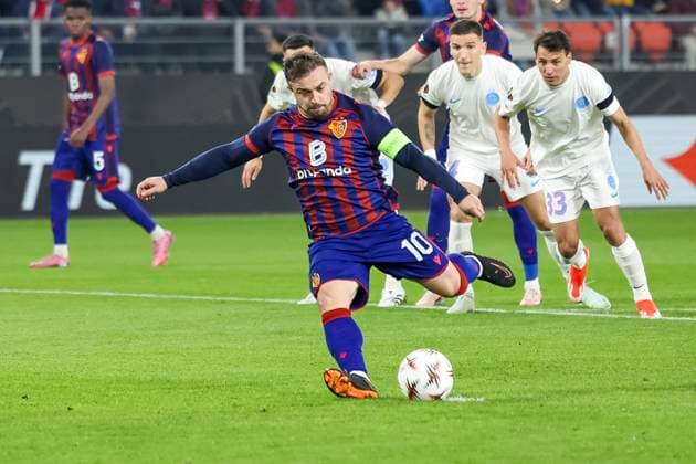 Penalty for 1-0 by Xherdan Shaqiri FC Basel, 10 , Switzerland, Football, UEFA Europa League, Matchday 4, 2025 2026, FC Basel vs FCSB Bucharest, 06 11 2025, Sankt Jakob Park, Basel, Switzerland Basel Sankt Jakob Park Canton Basel City Switzerland Copyright: xGrantxHubbsx