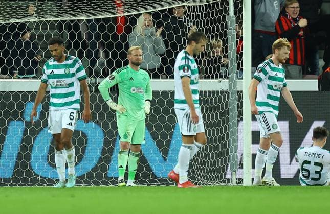 Kasper Schmeichel of Celtic reacts after conceding 1st goal Midtjylland vs Celtic, UEFA Europa League, Group Stage, Football, MCH Arena, Herning, Denmark - 06 Nov 2025Herning MCH Arena Denmark EDITORIAL USE ONLY No use with unauthorised audio, video, data, fixture lists, club league logos or live services. Online in-match use limited to 120 images, no video emulation. No use in betting, games or single club league player publications.  Copyright: xMichaelxZemanek Shutterstockx 15642247v