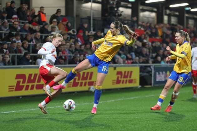 Google Pixel Women Bundesliga, RB Leipzig FC Carl Zeiss Jena 06 11 2025 Marlene Müller 27, RB Leipzig vs Rieke Tietz 17, Carl Zeiss Jena Soccer, Google Pixel Women Bundesliga, Season 2025 2026, 9 Matchday RB Leipzig vs FC Carl Zeiss Jena on 06 11 2025, Training Center Cottaweg, Leipzig DFB REGULATIONS PROHIBIT ANY USE OF PHOTOGRAPHS AS IMAGE SEQUENCES AND OR QUASI VIDEO Copyright: xBEAUTIFULxSPORTS JanxKaeferx