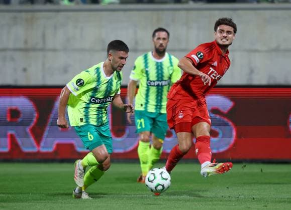 Jaime Suarez of AEK Larnaca (left) Dante Polvara of Aberdeen AEK Larnaca v Aberdeen, UEFA Conference League, Group Stage, Football, AEK Arena, Larnaca, Cyprus - 06 Nov 2025Larnaca AEK Arena Cyprus EDITORIAL USE ONLY No use with unauthorised audio, video, data, fixture lists, club league logos or live services. Online in-match use limited to 120 images, no video emulation. No use in betting, games or single club league player publications. Copyright: xCharaxSavvides Shutterstockx 15642241be