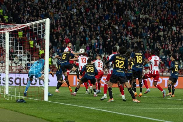 BELGRADE - FOOTBALL - EUROPA LEAGUE - BELGRADE -LOSC PHOTOPQR VOIX DU NORD PASCAL BONNIERE ; 06 11 2025 ; BELGRADE 06.11.2025 europa League , match opposant l Etoile rouge de Belgrade au Losc ( Lille ) . Photo Pascal Bonniere La voix Du Nord HAUTS DE FRANCE France  Copyright: xPHOTOPQR VOIXxDUxNORD MAXPPPxPASCALxBONNIEREx 20251106VDN0585 20251106VDN0585