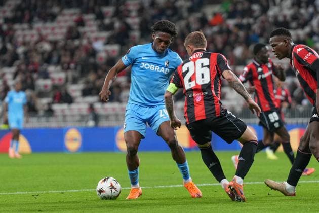 Junior Adamu SC Freiburg, 20 on the ball , France, Football, UEFA Europa League, Matchday 4, League phase, 2025 2026, OGC Nice vs SC Freiburg, 06 11 2025, Allianz Riviera, Nice, France Nice Allianz Riviera Provence Alpes Côte d Azur, CÃ France Copyright: xArnexAmbergx