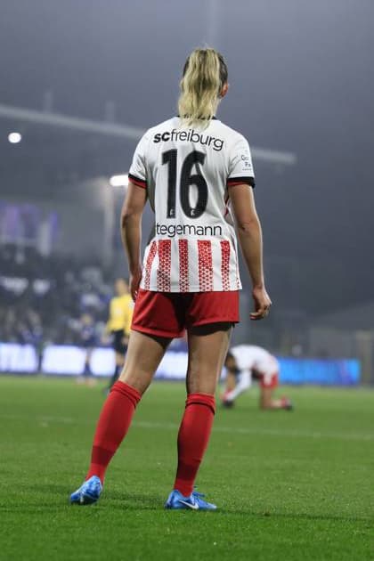 Greta Stegemann 16 SC Freiburg Women stands on the pitch in the white jersey with the number 16 GPFBL TSG Hoffenheim vs SC Freiburg on 06 11 2025 at Dietmar Hopp Stadion in Hoffenheim Player with number 16 Copyright: xspeedshotx