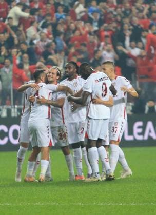 Samsunspor v Hamrun Spartans - UEFA Conference League SAMSUN, TURKIYE - NOVEMBER 6: Players of Samsunspor celebrate after scoring a goal during the UEFA Conference League week 3 match between Samsunspor and Hamrun Spartans at Yeni 19 Mayis Stadium in Samsun, Turkiye, on November 6, 2025. Recep Bilek Anadolu Samsun Turkey. Editorial use only. Please get in touch for any other usage.  Copyright: x2025xAnadoluxRecepxBilekx