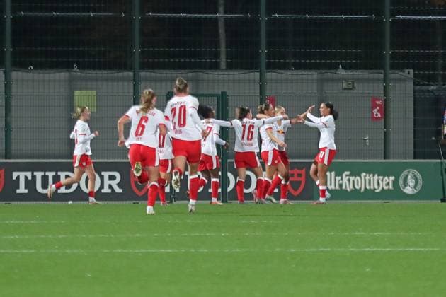 Google Pixel Womens Bundesliga, RB Leipzig FC Carl Zeiss Jena 06 11 2025 The RB Leipzig team celebrates the goal for 1 0 Soccer, Google Pixel Womens Bundesliga, Season 2025 2026, 9 Matchday RB Leipzig vs FC Carl Zeiss Jena on 06 11 2025, Training Center Cottaweg, Leipzig DFB REGULATIONS PROHIBIT ANY USE OF PHOTOGRAPHS AS IMAGE SEQUENCES AND OR QUASI VIDEO Copyright: xBEAUTIFULxSPORTS JanxKaeferx