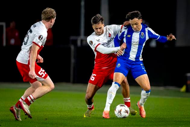 FC Utrecht defender Souffian El Karouani, FC Porto forwarder Pepe during the match FC Utrecht vs FC Porto at the Stadion Galgenwaard for the Europa League - League phase - Matchday 4 season 2025-2026 in UTRECHT, Netherlands on 6 november 2025, (photo by Marcel van Dorst EYE4images DeFodi Images) FC Utrecht defender Souffian El Karouani, FC Porto forwarder Pepe during the match FC Utrecht vs FC Porto at the Stadion Galgenwaard for the Europa League League phase Matchday 4 season 2025 2026 in UTRECHT, Netherlands on 6 november 2025, photo by Marcel van Dorst EYE4images DeFodi Images