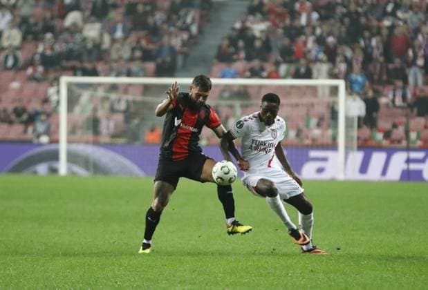Samsunspor v Hamrun Spartans - UEFA Conference League SAMSUN, TURKIYE - NOVEMBER 6: Samsunspor’s Musaba (R) in action against his opponent during the UEFA Conference League week 3 match between Samsunspor and Hamrun Spartans at Yeni 19 Mayis Stadium in Samsun, Turkiye, on November 6, 2025. Fatih Mehmet Kurkcu Anadolu Samsun Turkey. Editorial use only. Please get in touch for any other usage.  Copyright: x2025xAnadoluxFatihxMehmetxKurkcux