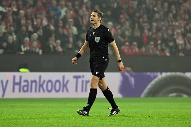 06 11 2025, xsltx, Football UEFA Conference League, FSV Mainz 05 AC Florence v l Referee Referee Lawrence Visser Belgium DFL DFB REGULATIONS PROHIBIT ANY USE OF PHOTOGRAPHS as IMAGE SEQUENCES and or QUASI VIDEO Mainz