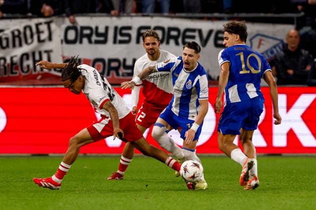 2025-11-06 FC Utrecht v FC Porto - UEFA Europa League 2025 26 League Phase MD4 UTRECHT, NETHERLANDS - NOVEMBER 6: Miguel Rodriguez of FC Utrecht battles for possession with Borja Sainz of FC Porto during the UEFA Europa League 2025 26 League Phase MD4 match between FC Utrecht and FC Porto at Stadion Galgenwaard on November 6, 2025 in Utrecht, Netherlands. Utrecht Stadion Galgenwaard Netherlands Content not available for redistribution in The Netherlands directly or indirectly through any third parties. Copyright: xBenxGalx