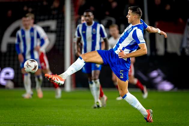 FC Porto defender Jan Bednarek during the match FC Utrecht vs FC Porto at the Stadion Galgenwaard for the Europa League - League phase - Matchday 4 season 2025-2026 in UTRECHT, Netherlands on 6 november 2025, (photo by Marcel van Dorst EYE4images DeFodi Images) FC Porto defender Jan Bednarek during the match FC Utrecht vs FC Porto at the Stadion Galgenwaard for the Europa League League phase Matchday 4 season 2025 2026 in UTRECHT, Netherlands on 6 november 2025, photo by Marcel van Dorst EYE4images DeFodi Images