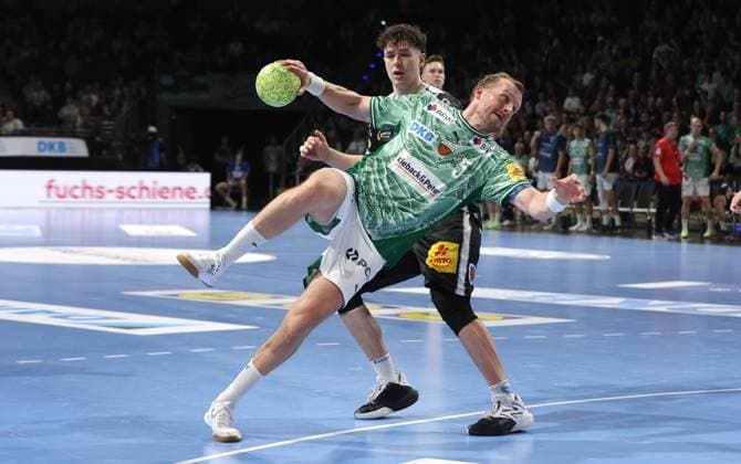 Max Darj scores a goal, Tillman Leu duel Game scene Action Sport Handball DHB Pokal Round of 16 Men Season 2025 2026 06 11 2025 Füchse Berlin vs ThSV Eisenach