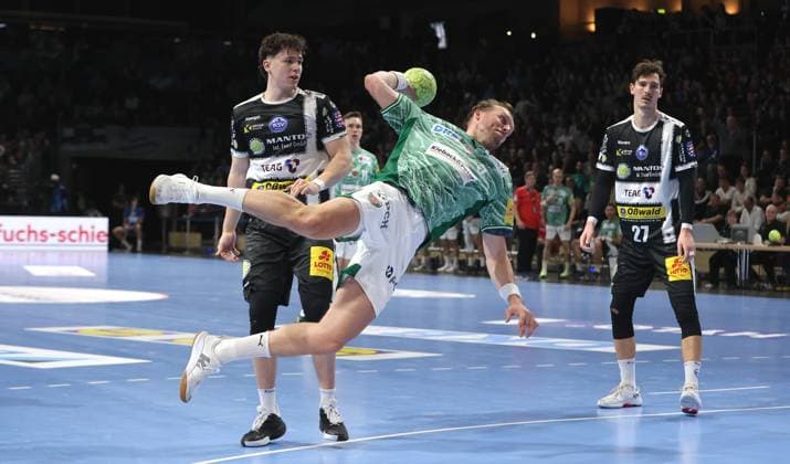 Max Darj scores a goal, Tillman Leu duel Game scene Action Sport Handball DHB Pokal Round of 16 Men Season 2025 2026 06 11 2025 Füchse Berlin vs ThSV Eisenach